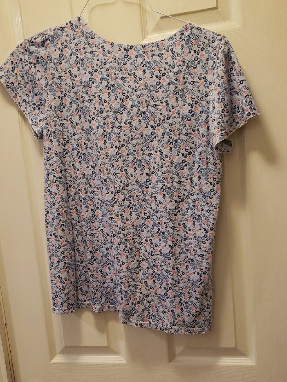 Secret Treasures White Top with Blue and Coral Floral Print - Picture 4 of 11